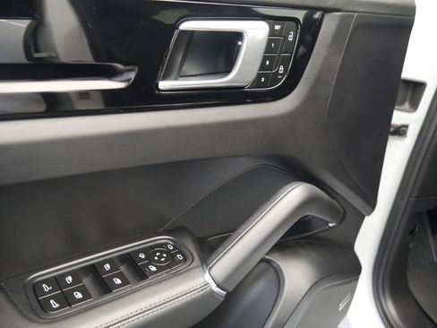 Certified 2023 Porsche Cayenne S AWD/4WD image 17