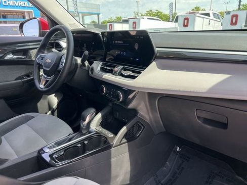Used 2024 Chevrolet TrailBlazer LT w/ LT Cold Weather Package FWD image 31