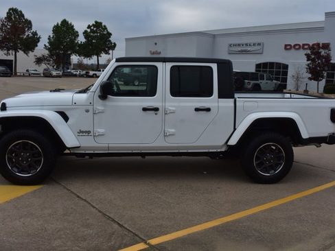 Used 2023 Jeep Gladiator Overland image 9