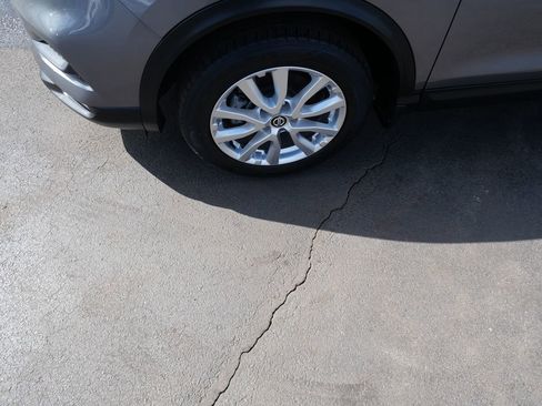 Used 2021 Nissan Rogue Sport SV image 36