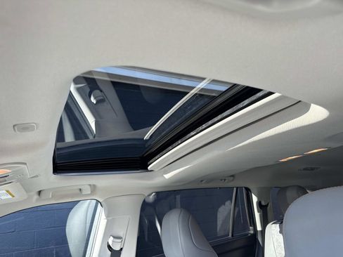 Used 2023 Toyota Highlander Bronze Edition image 24