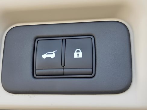 Used 2024 Nissan Ariya FWD image 29