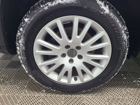 Used 2014 Volkswagen Tiguan S image 18