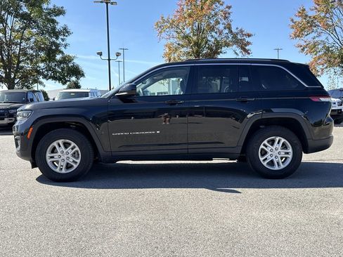 Used 2023 Jeep Grand Cherokee Laredo w/ Luxury Tech Group I image 2