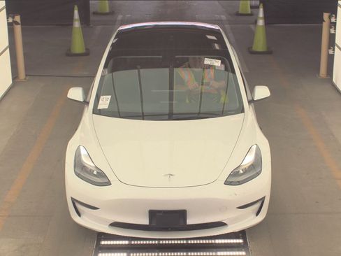 Used 2023 Tesla Model 3 Standard Range RWD image 2