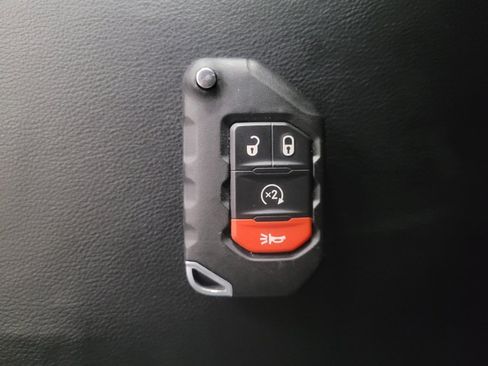 Used 2018 Jeep Wrangler Unlimited Sport S image 32