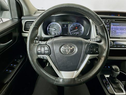 Used 2014 Toyota Highlander XLE image 11