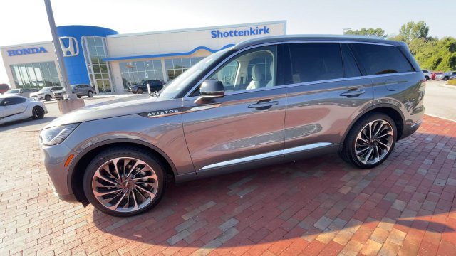 Used 2025 Lincoln Aviator Reserve w/ Illumination Package RWD image 6