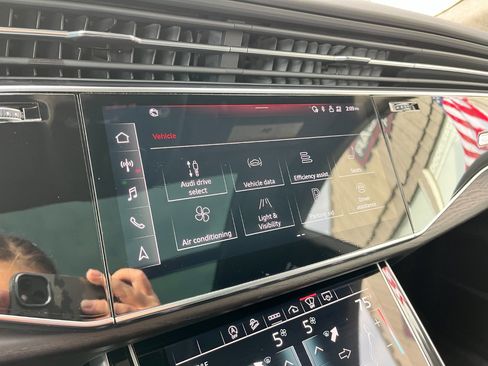 Used 2022 Audi Q8 Prestige image 25