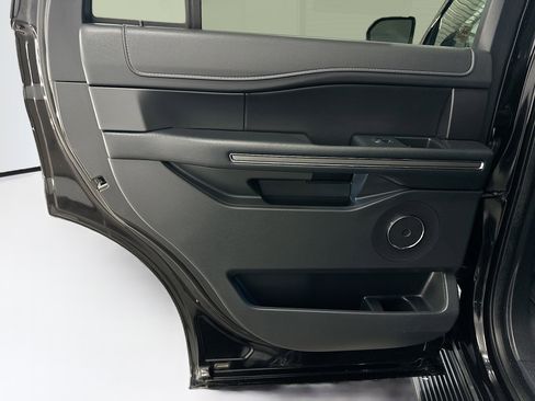 Used 2024 Ford Expedition XLT image 27