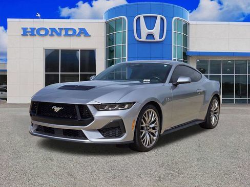 Used 2025 Ford Mustang GT Premium RWD image 7