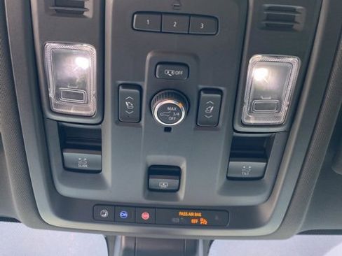 Used 2022 Chevrolet Tahoe Z71 w/ Luxury Package image 20