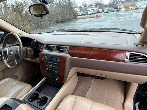 Used 2010 Chevrolet Suburban LT image 30