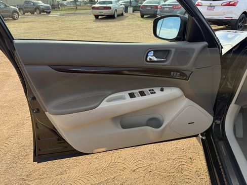 Used 2011 INFINITI G37 x w/ Premium Pkg image 14