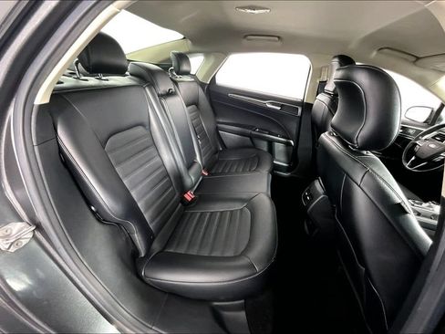 Used 2017 Ford Fusion SE w/ Fusion SE Technology Package AWD/4WD image 27