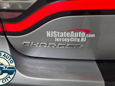 Used 2018 Dodge Charger SXT RWD image 29