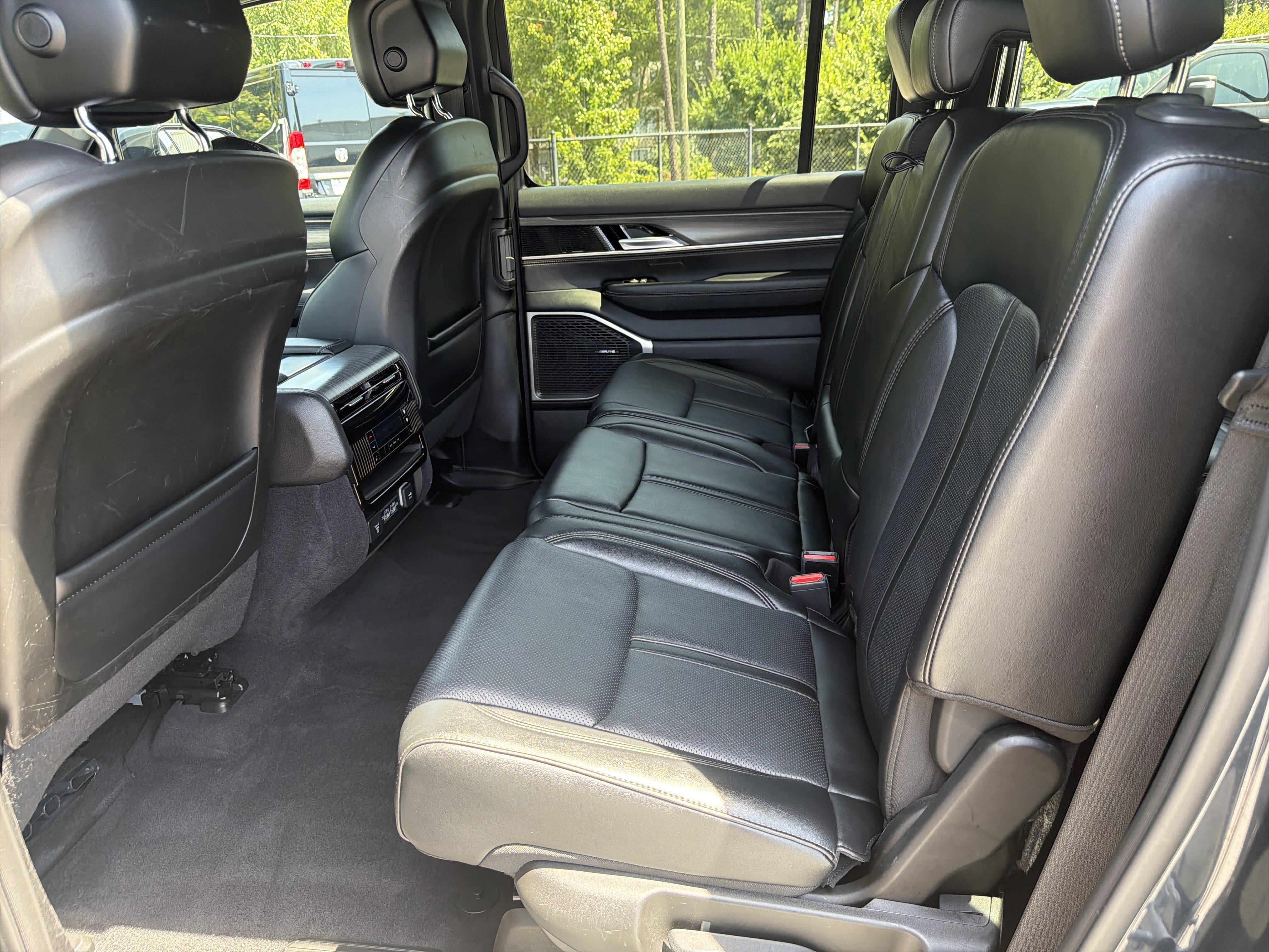 Used 2024 Jeep Wagoneer L Series III w/ Flexible Seating Group AWD/4WD image 26