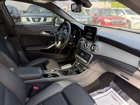 Used 2018 Mercedes-Benz GLA 250 4MATIC w/ Premium Package image 11