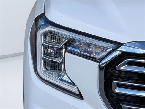 Used 2024 GMC Terrain SLT image 9