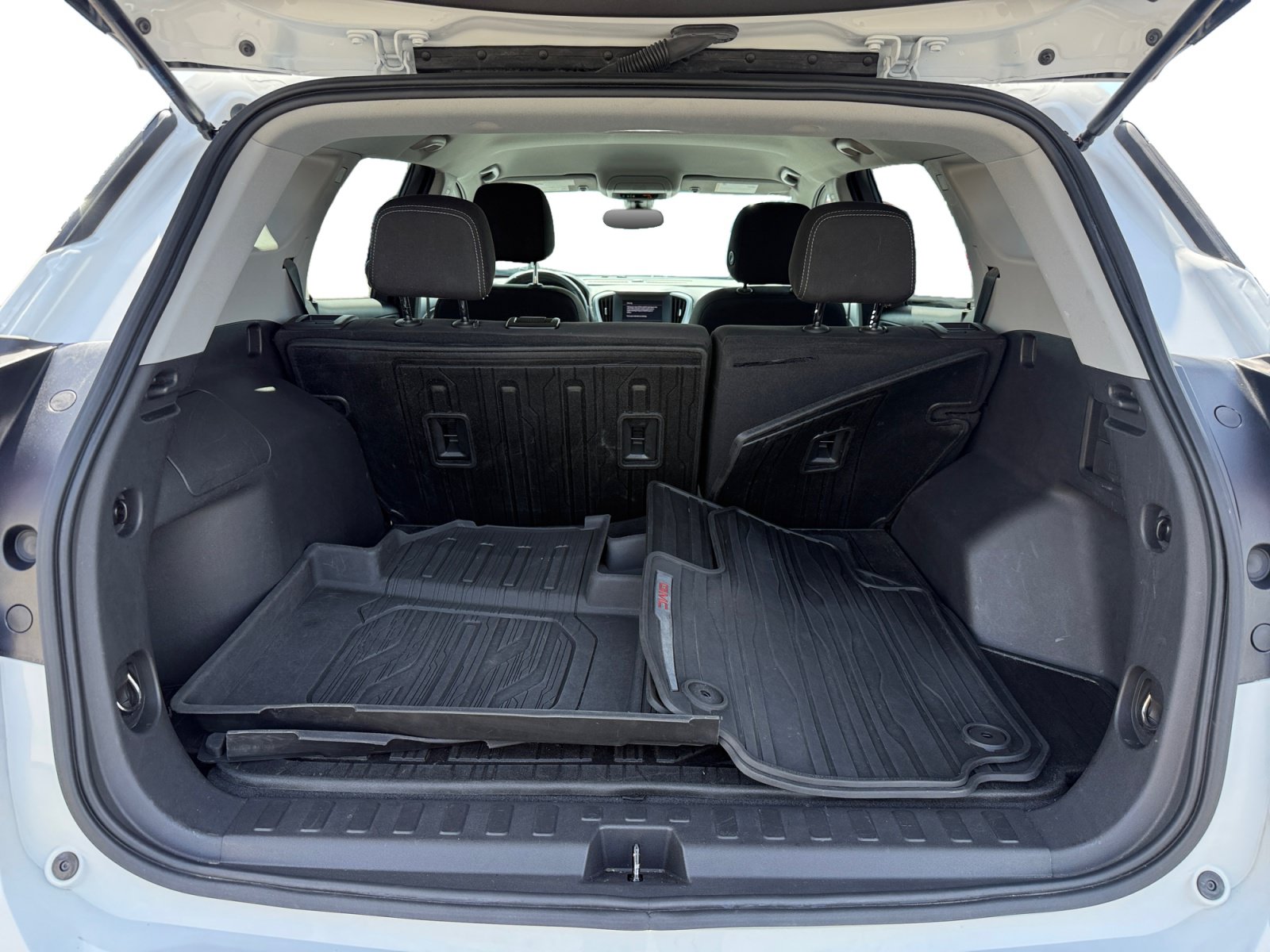 Used 2024 GMC Terrain SLE FWD image 17