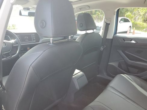 Used 2019 Volkswagen Jetta SE FWD image 17