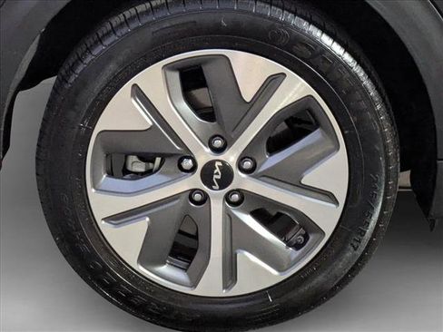 Used 2022 Kia Niro EX image 22