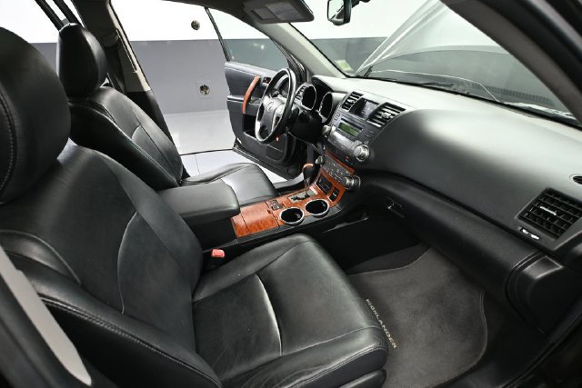 Used 2010 Toyota Highlander Limited AWD/4WD image 46