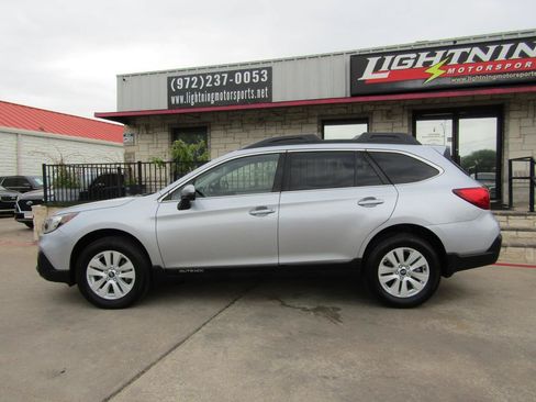 Used 2018 Subaru Outback 2.5i Premium AWD/4WD image 2