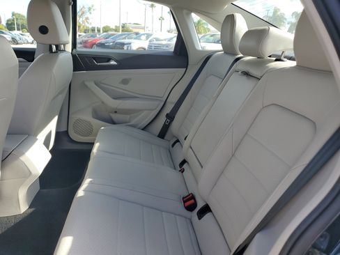 Used 2023 Volkswagen Jetta SE w/ Panoramic Sunroof Package image 13