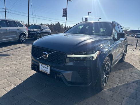 Used 2023 Volvo XC60 T8 Ultimate image 3