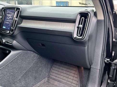 Used 2025 Volvo XC40 B5 Core w/ Protection Package Premier image 19