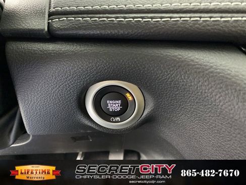 New 2026 Chrysler Pacifica Select image 18