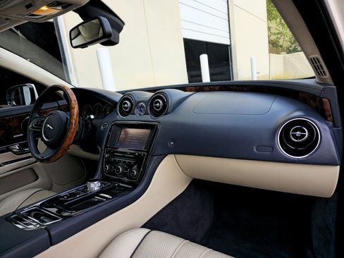 Used 2011 Jaguar XJ L RWD image 24