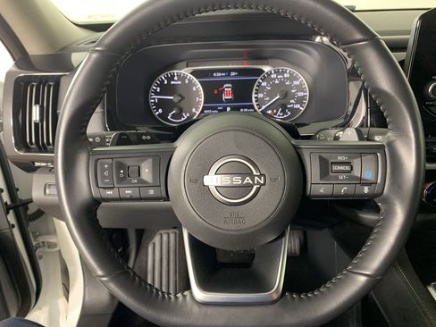 Used 2025 Nissan Pathfinder SV image 23