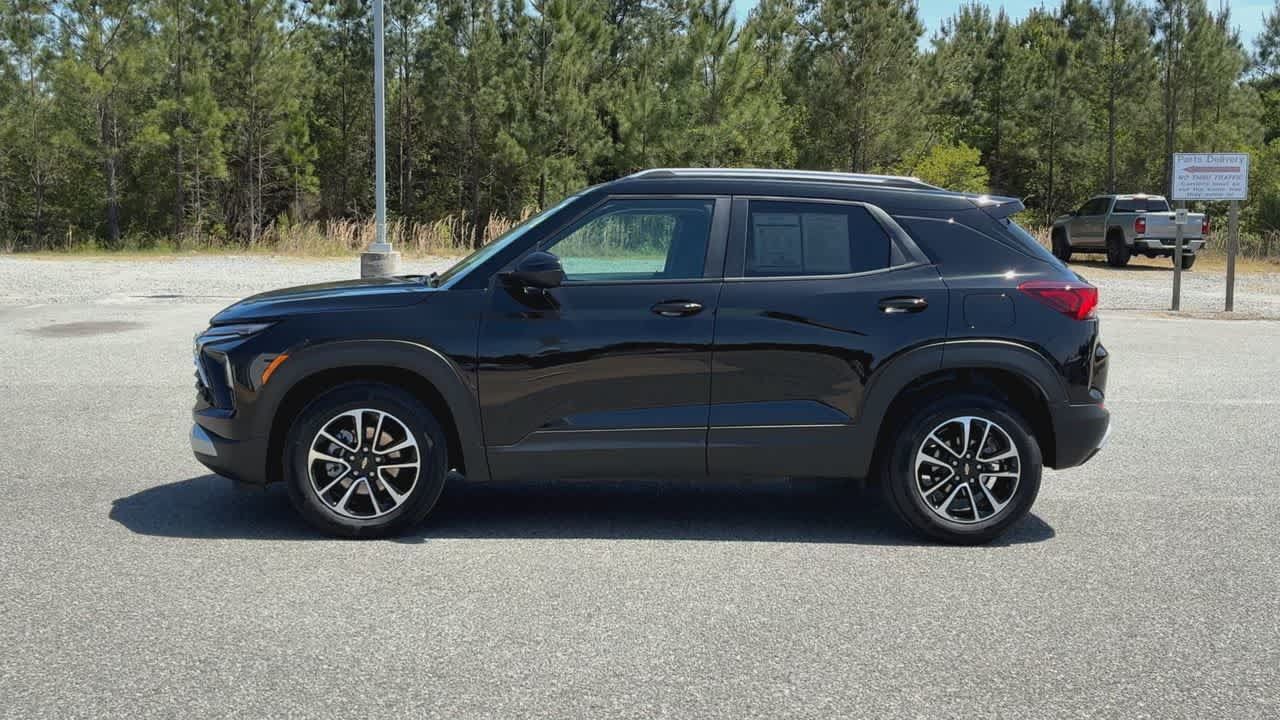 Used 2025 Chevrolet TrailBlazer LT FWD image 5