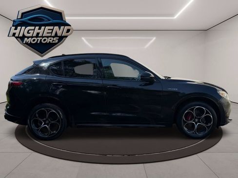 Used 2022 Alfa Romeo Stelvio Veloce AWD/4WD image 7
