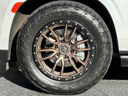 Used 2024 GMC Yukon Denali Ultimate image 28