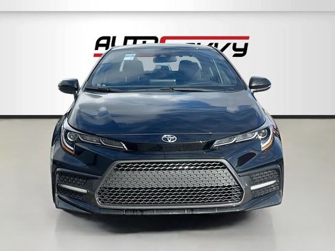 Used 2022 Toyota Corolla SE FWD image 2