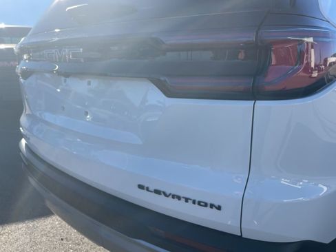 Used 2025 GMC Acadia Elevation image 34