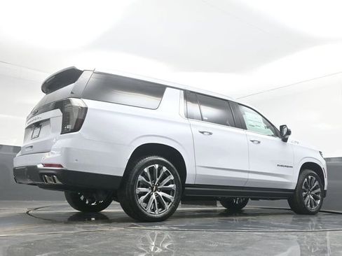 New 2026 Chevrolet Suburban High Country image 12