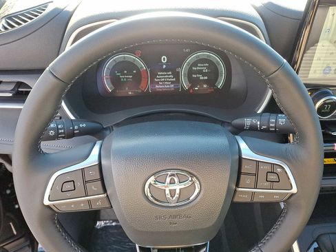 New 2026 Toyota Highlander XSE image 17