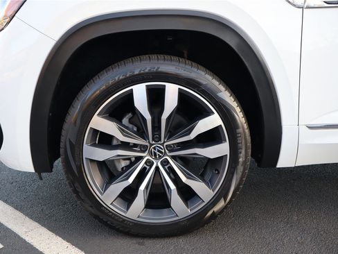 Used 2021 Volkswagen Atlas Cross Sport SE image 11