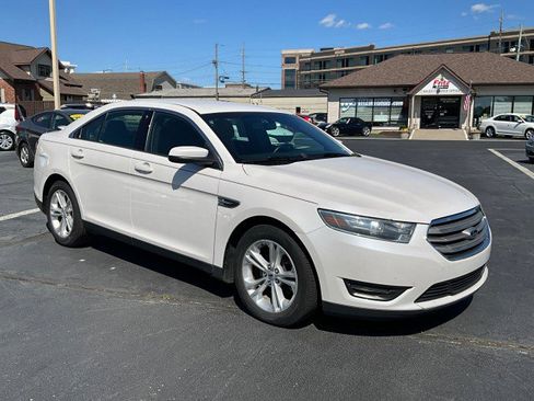 Used 2015 Ford Taurus SEL FWD image 10