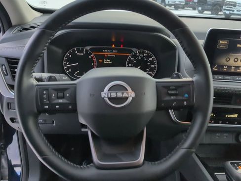 Used 2025 Nissan Rogue SV image 11