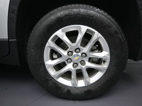 Used 2021 Chevrolet Traverse LT image 15