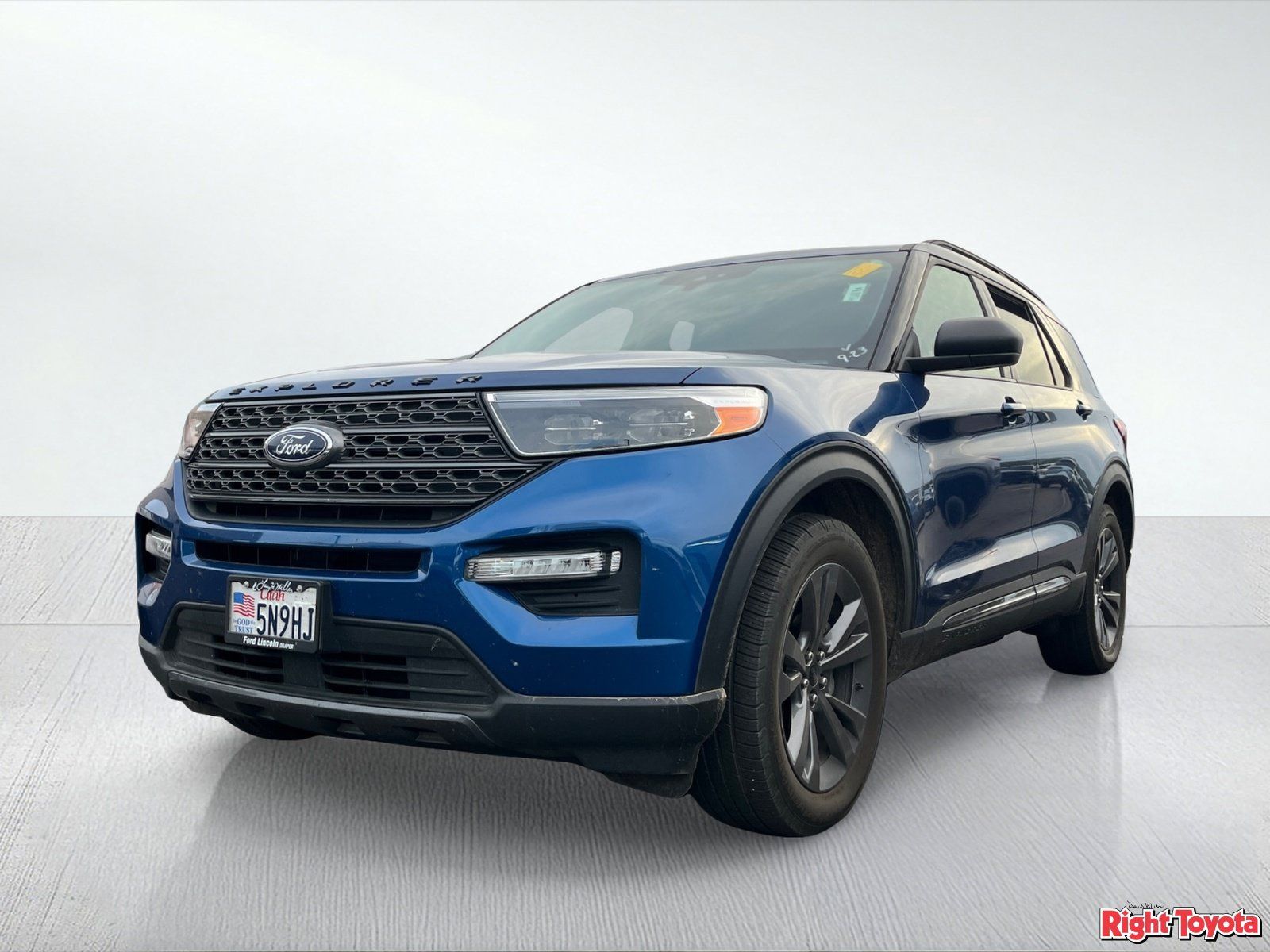 Used 2021 Ford Explorer XLT w/ Equipment Group 202A AWD/4WD image 2