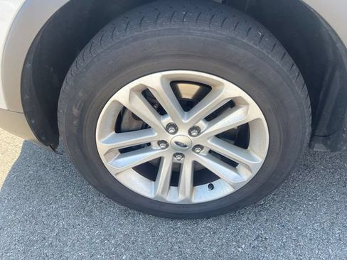 Used 2015 Ford Explorer XLT w/ Equipment Group 202A AWD/4WD image 10