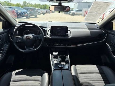 Used 2025 Nissan Rogue SV AWD/4WD image 26