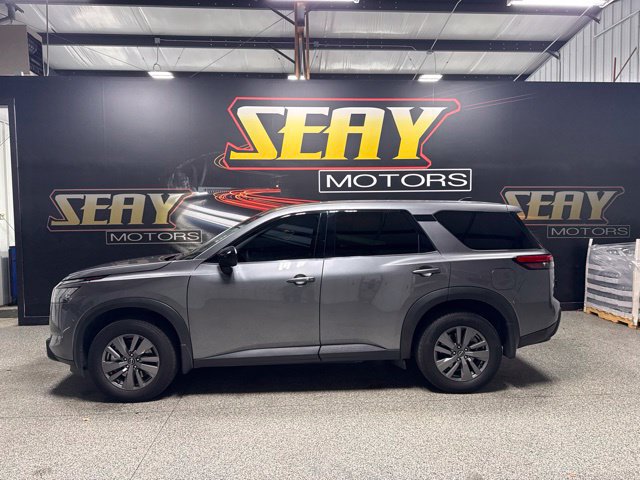 Used 2024 Nissan Pathfinder S FWD image 2
