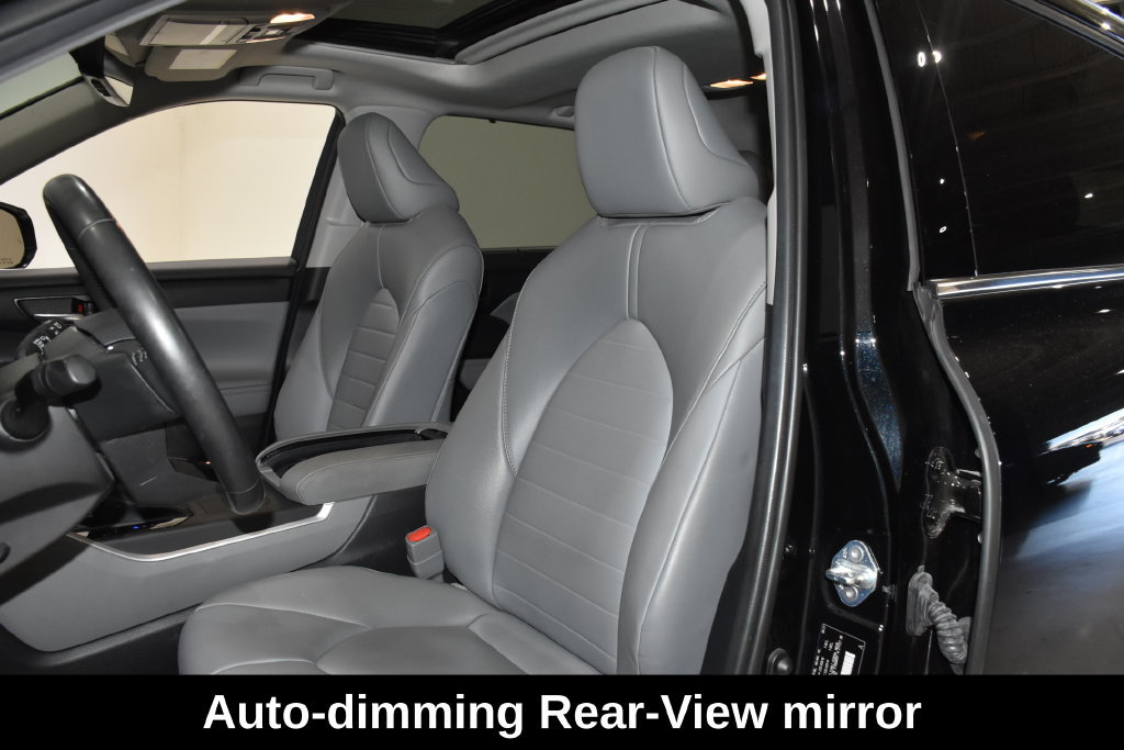 Used 2021 Toyota Highlander XLE AWD/4WD image 25